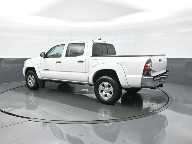 Photo of 2014 Super White Toyota Tacoma