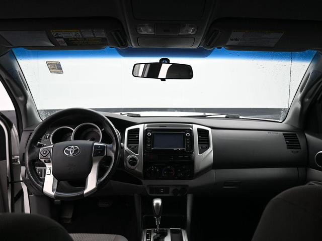 Photo of 2014 Super White Toyota Tacoma