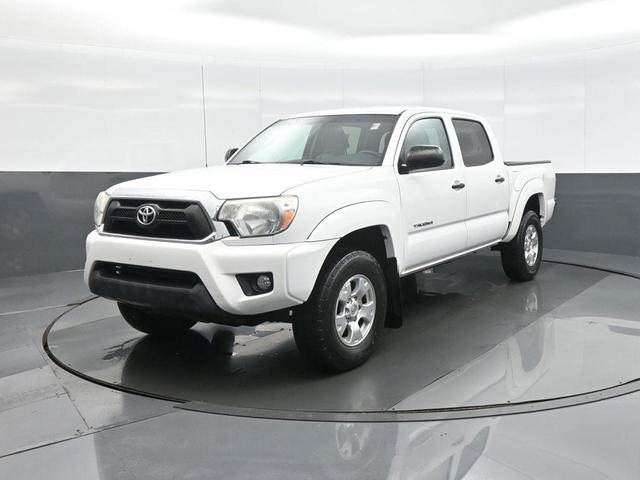 Photo of 2014 Super White Toyota Tacoma