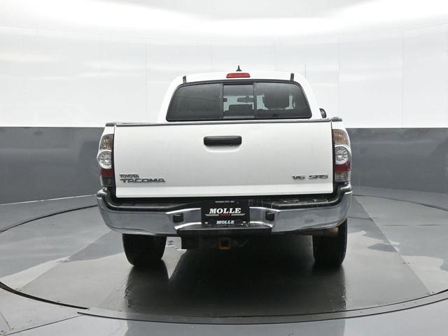 Photo of 2014 Super White Toyota Tacoma