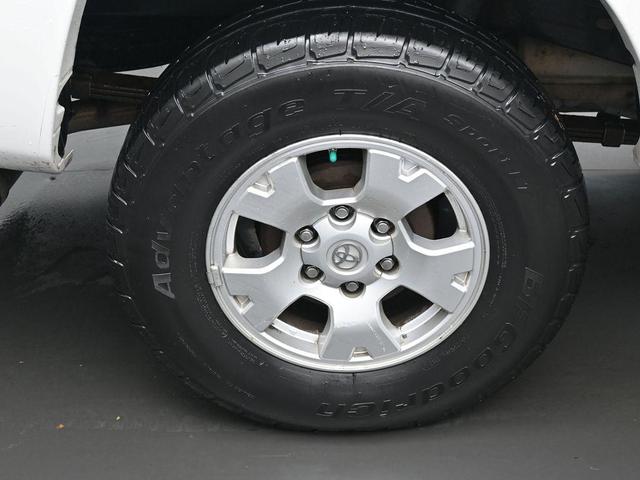 Photo of 2014 Super White Toyota Tacoma