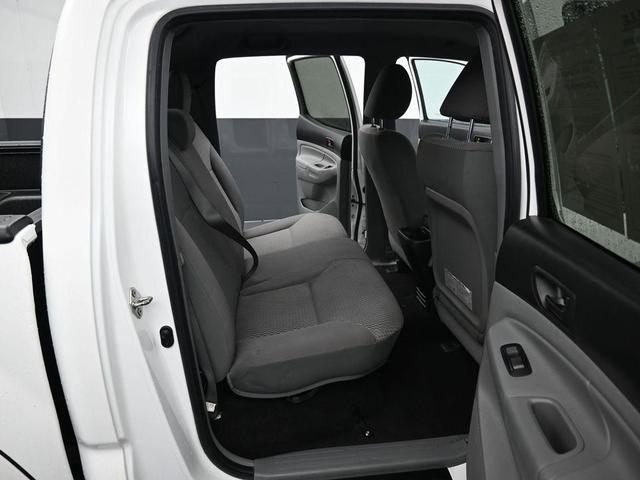 Photo of 2014 Super White Toyota Tacoma