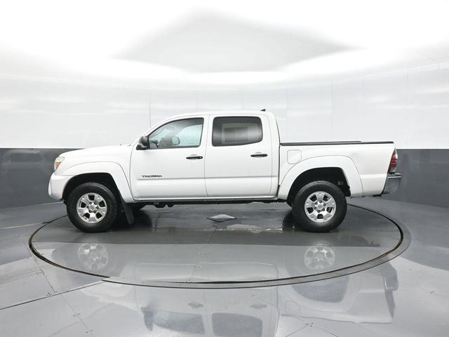 Photo of 2014 Super White Toyota Tacoma