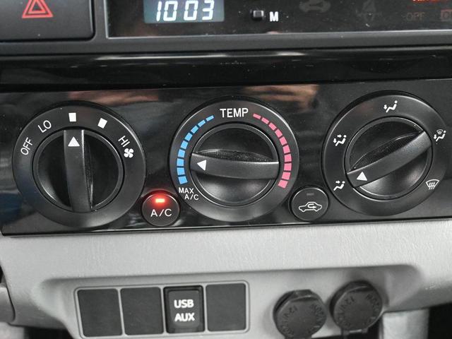 Photo of 2014 Super White Toyota Tacoma