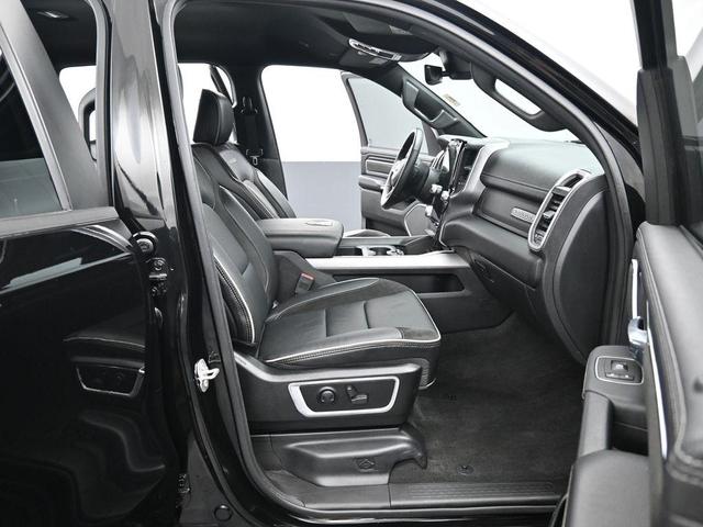 Photo of 2023 Diamond Black Crystal Pearlcoat RAM 1500