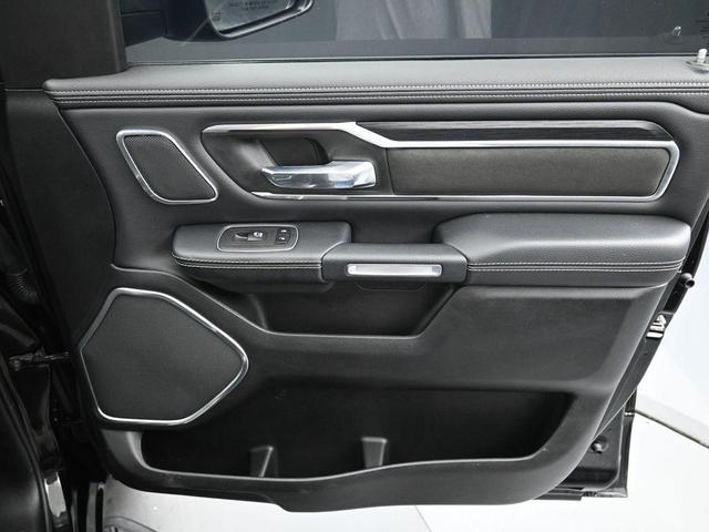 Photo of 2023 Diamond Black Crystal Pearlcoat RAM 1500