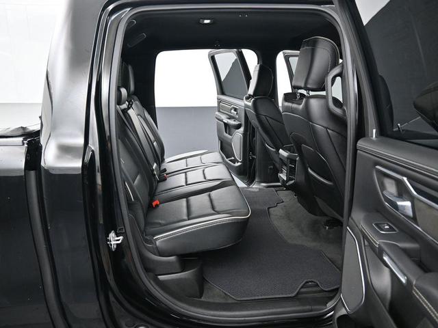 Photo of 2023 Diamond Black Crystal Pearlcoat RAM 1500