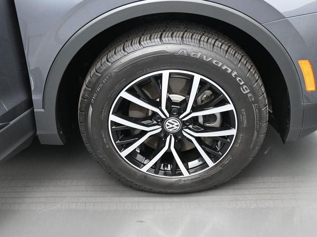 Photo of 2021 Platinum Gray Metallic Volkswagen Tiguan