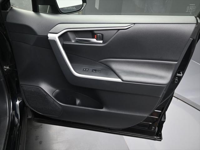 Photo of 2019 Midnight Black Metallic Toyota RAV4
