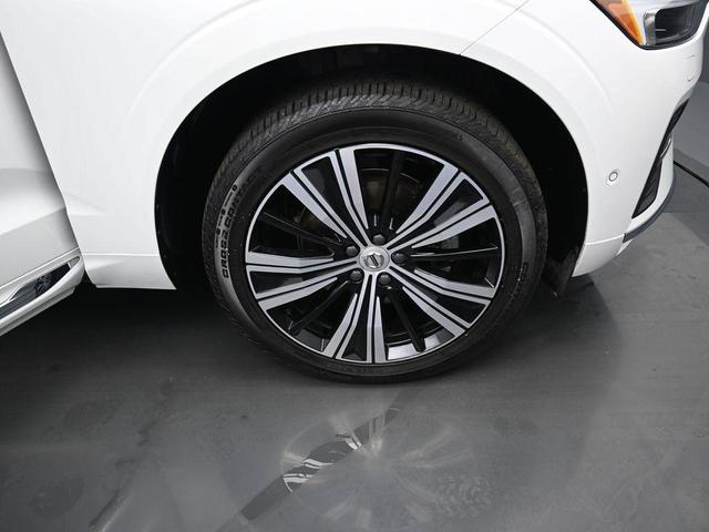Photo of 2023 Crystal White Volvo XC60