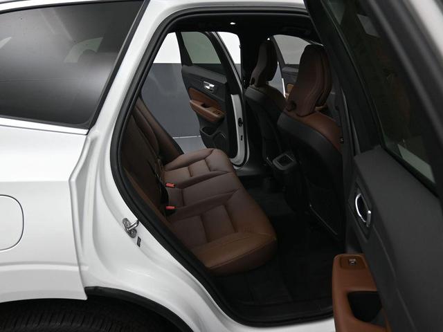 Photo of 2023 Crystal White Volvo XC60