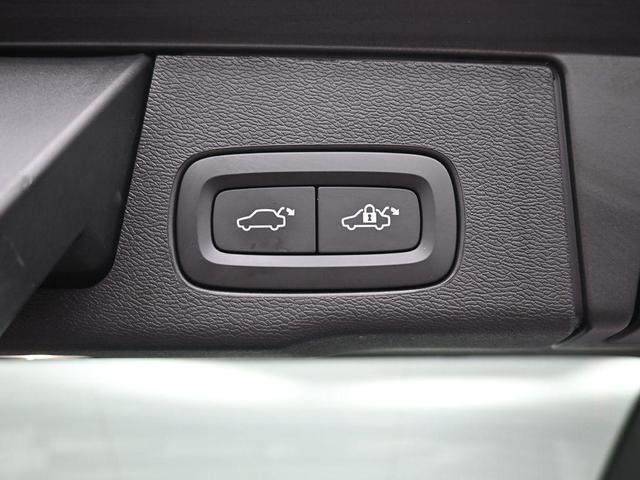 Photo of 2023 Crystal White Volvo XC60