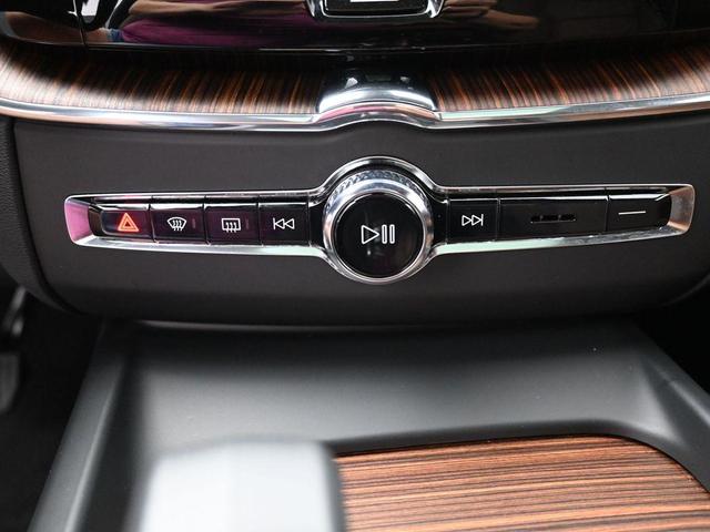 Photo of 2023 Crystal White Volvo XC60