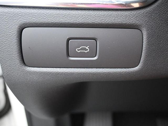 Photo of 2023 Crystal White Volvo XC60