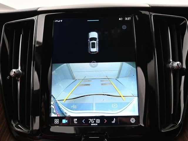 Photo of 2023 Crystal White Volvo XC60