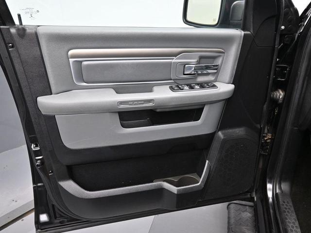 Photo of 2015 Brilliant Black Clearcoat RAM 1500
