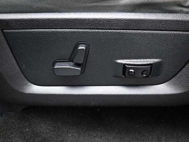 Photo of 2015 Brilliant Black Clearcoat RAM 1500