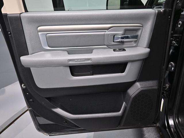 Photo of 2015 Brilliant Black Clearcoat RAM 1500