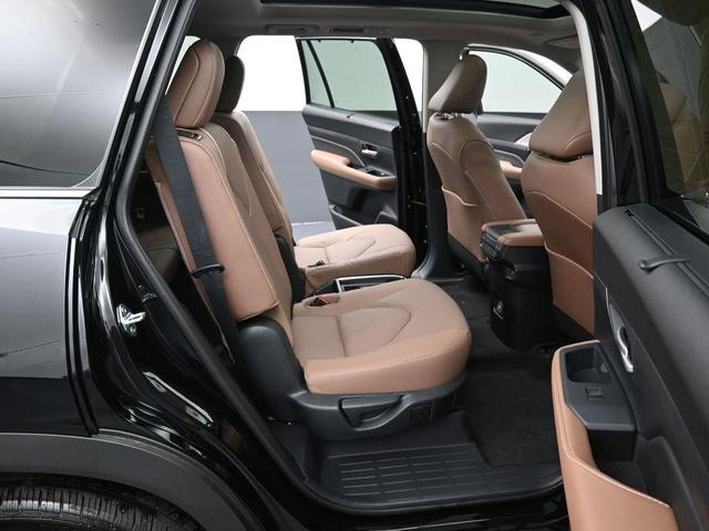 Photo of 2025 Midnight Black Toyota Grand Highlander