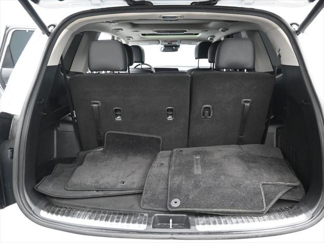 Photo of 2023 Glacial White Pearl Kia Telluride
