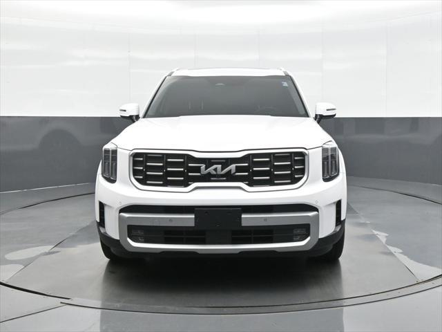 Photo of 2023 Glacial White Pearl Kia Telluride