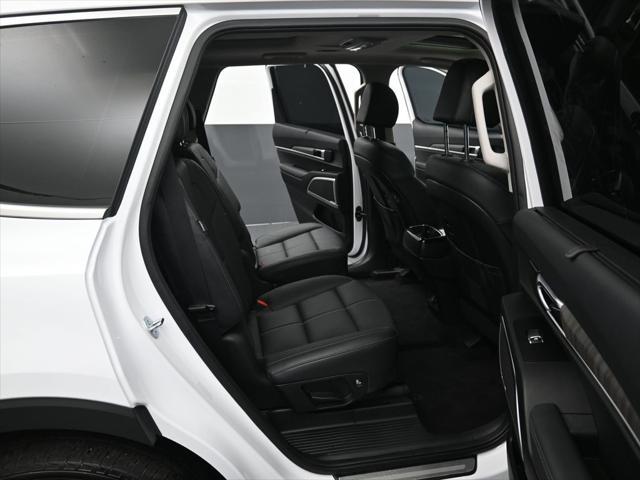 Photo of 2023 Glacial White Pearl Kia Telluride