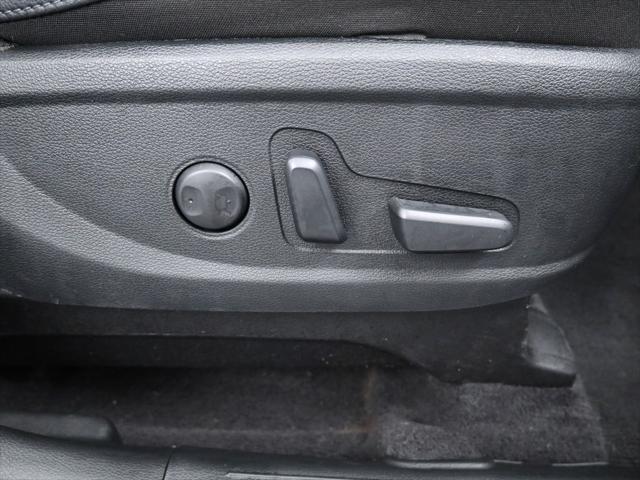 Photo of 2023 Glacial White Pearl Kia Telluride