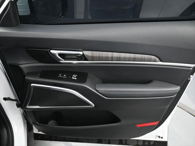 Photo of 2023 Glacial White Pearl Kia Telluride