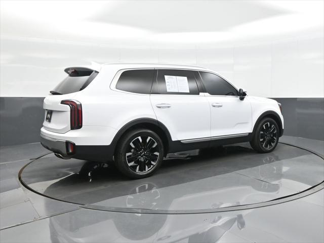 Photo of 2023 Glacial White Pearl Kia Telluride