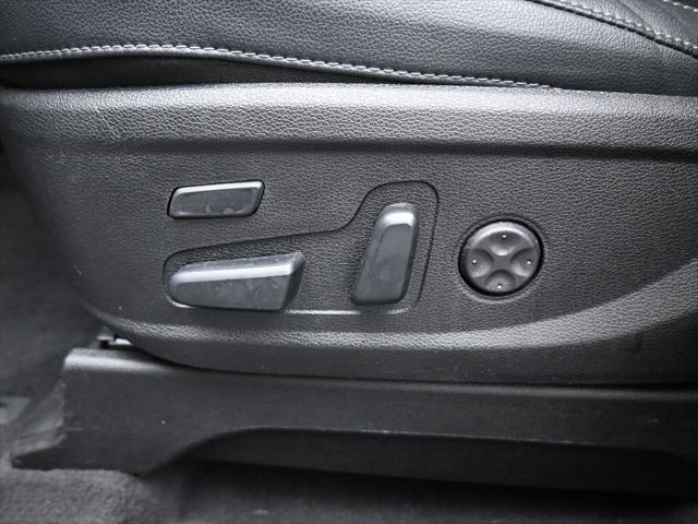 Photo of 2023 Glacial White Pearl Kia Telluride