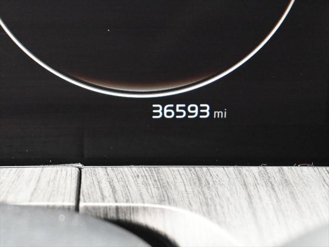 Photo of 2023 Glacial White Pearl Kia Telluride