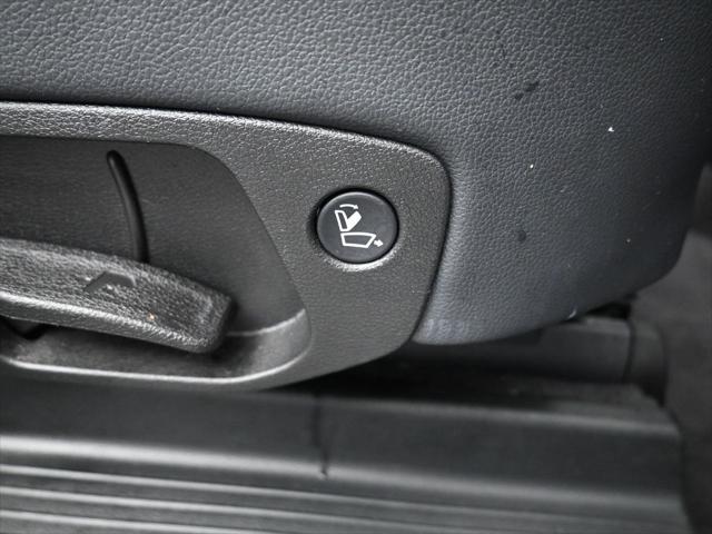Photo of 2023 Glacial White Pearl Kia Telluride