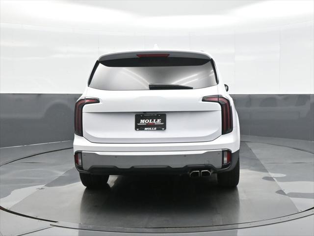 Photo of 2023 Glacial White Pearl Kia Telluride