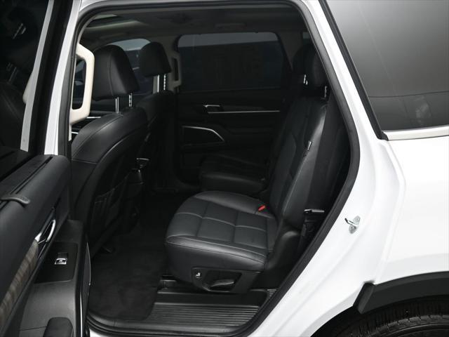Photo of 2023 Glacial White Pearl Kia Telluride