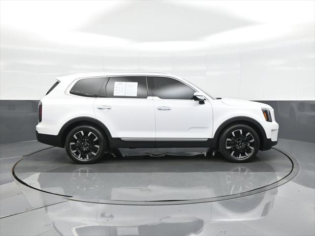 Photo of 2023 Glacial White Pearl Kia Telluride