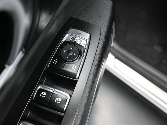 Photo of 2023 Glacial White Pearl Kia Telluride