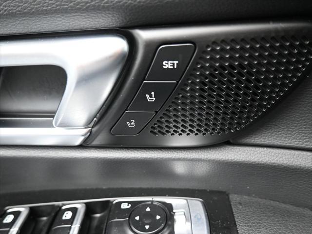 Photo of 2023 Glacial White Pearl Kia Telluride