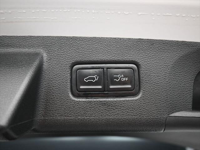 Photo of 2023 Glacial White Pearl Kia Telluride