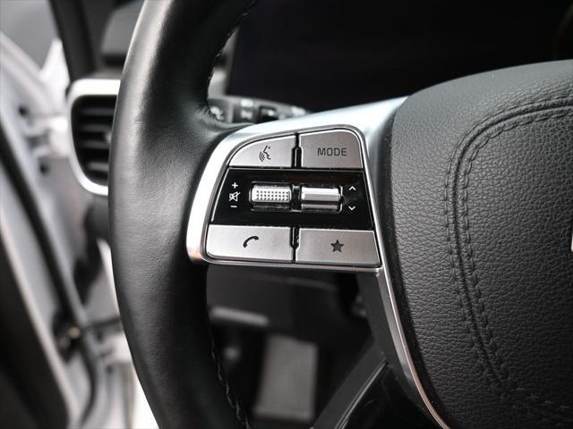Photo of 2023 Glacial White Pearl Kia Telluride