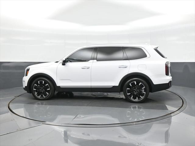 Photo of 2023 Glacial White Pearl Kia Telluride