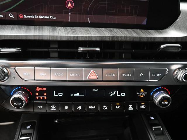 Photo of 2023 Glacial White Pearl Kia Telluride