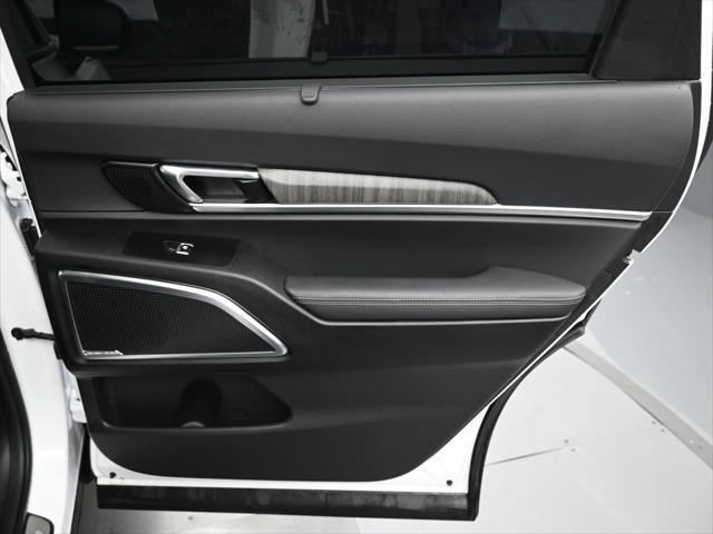 Photo of 2023 Glacial White Pearl Kia Telluride