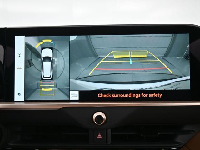 Photo of 2025 Oxygen White Toyota Crown Signia