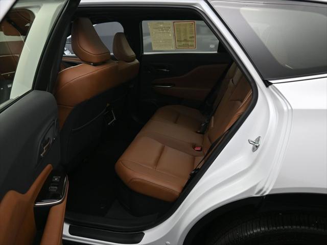 Photo of 2025 Oxygen White Toyota Crown Signia