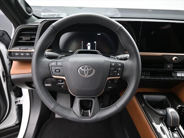 Photo of 2025 Oxygen White Toyota Crown Signia