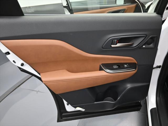 Photo of 2025 Oxygen White Toyota Crown Signia