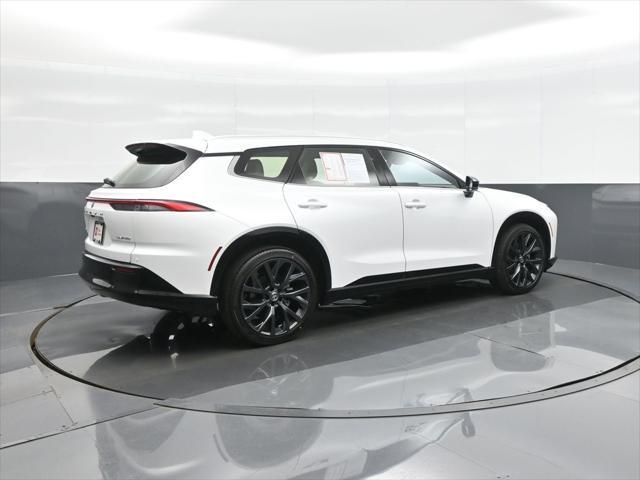 Photo of 2025 Oxygen White Toyota Crown Signia