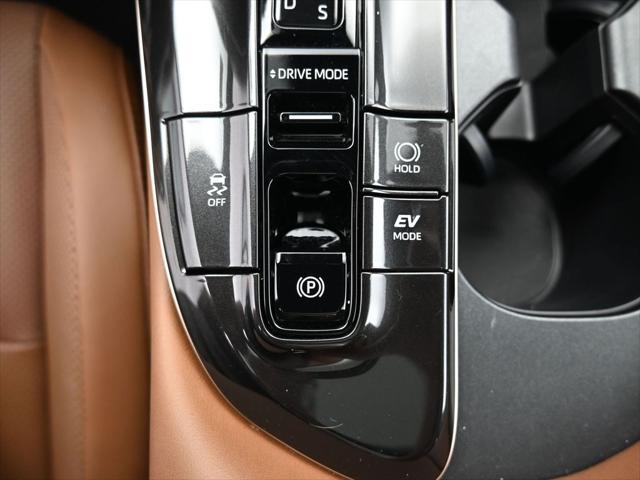 Photo of 2025 Oxygen White Toyota Crown Signia