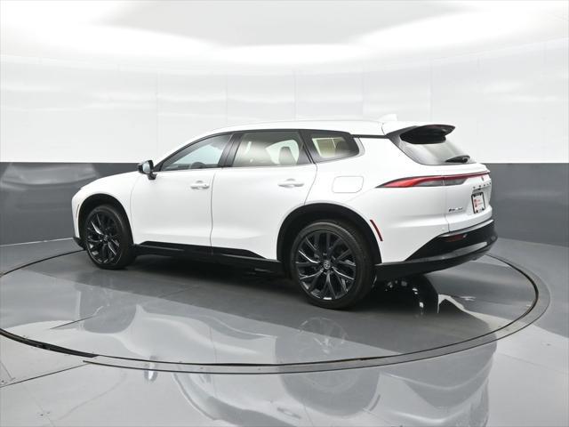 Photo of 2025 Oxygen White Toyota Crown Signia