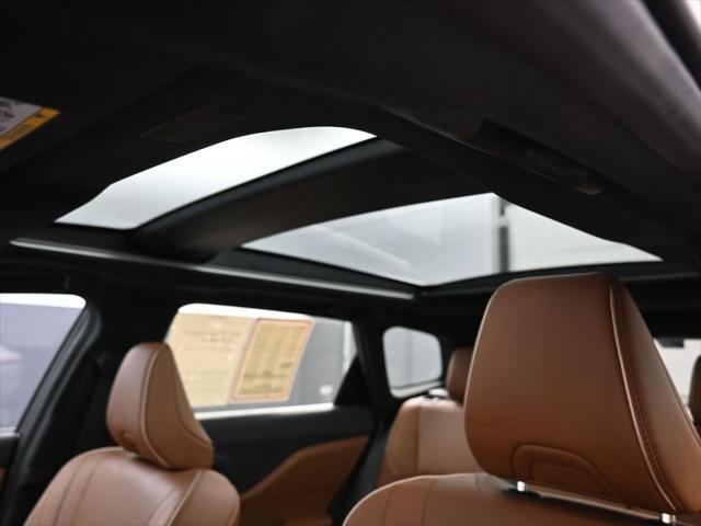 Photo of 2025 Oxygen White Toyota Crown Signia